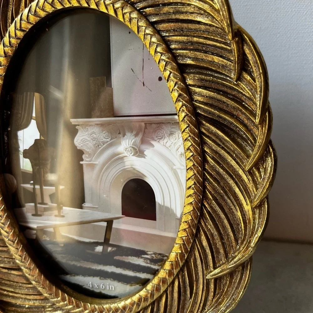 Gold Ornate Oval feather Picture Frame for 4x6” photo